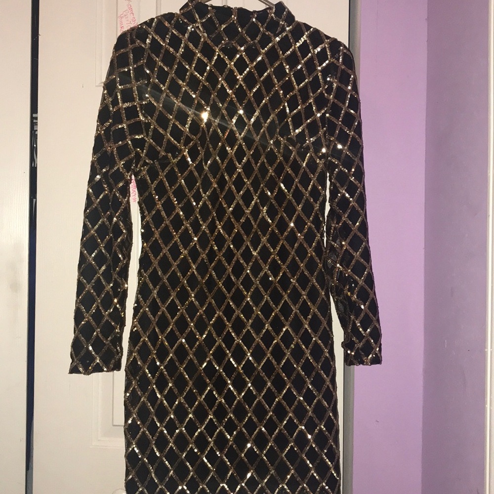 Black and Gold sequins fitted dress!